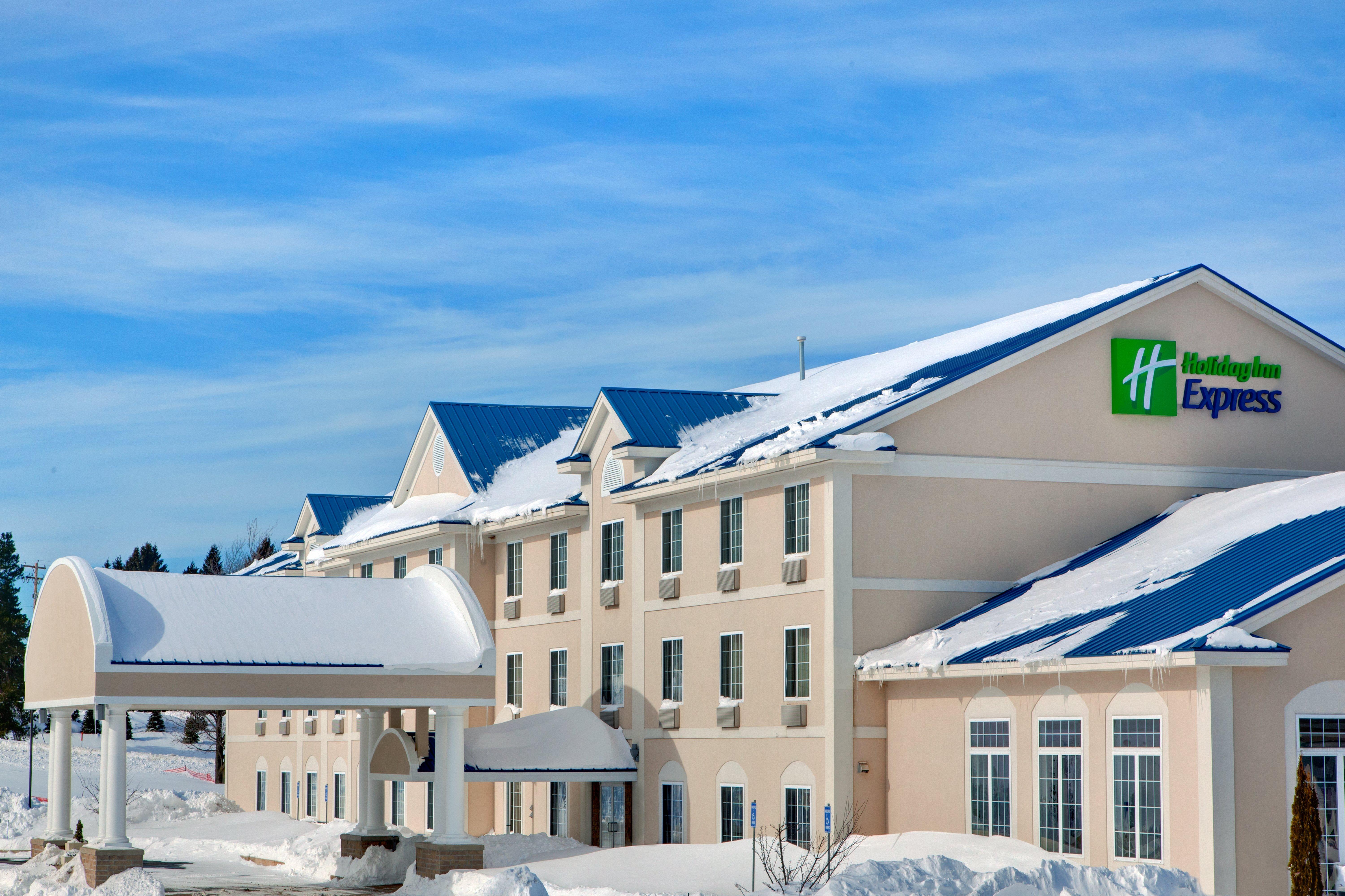 Holiday Inn Express Hotel & Suites Cadillac, An Ihg Hotel Exterior photo